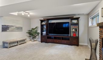 1225 Wissmann Dr, Ballwin, MO 63011