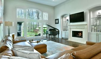 460 Club Dr, Aurora, OH 44202