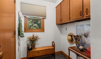 58 CRESTVIEW Dr, Appleton, WI 54915