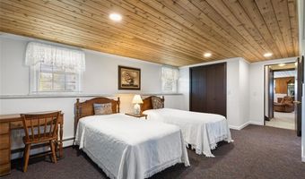 14 Davisville Ln, Narragansett, RI 02882