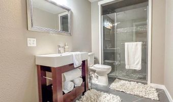 502 Granite Dr, Bismarck, ND 58503
