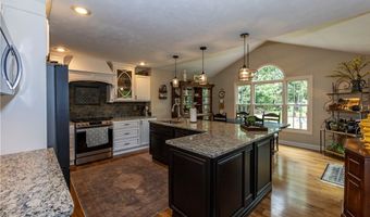 300 Lakeview Cir, Aurora, OH 44202