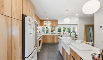 5902 WILSON Ln, Bethesda, MD 20817