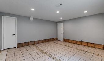 4034 Danbury St, Bel Aire, KS 67220