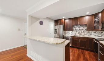 929 Claytonbrook Dr 2, Ballwin, MO 63011