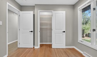 1245 WINAKI Trl, Algonquin, IL 60102