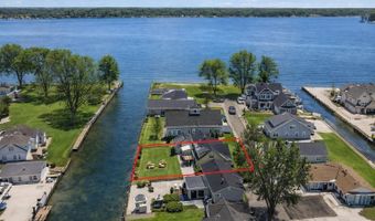 114 Interlochen Dr, Algonac, MI 48001