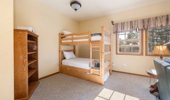 43942 Rainbow Ln, Angelus Oaks, CA 92305