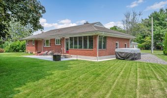 6 Woodlawn Dr, Cromwell, CT 06416