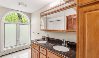 28 Olde Lantern Rd, Bedford, NH 03110