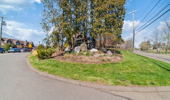 72 Montoya Dr 72, Branford, CT 06405