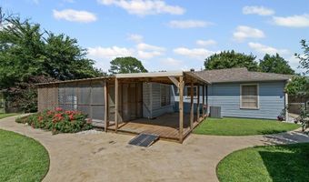 106 Oakwood Dr, Keene, TX 76059
