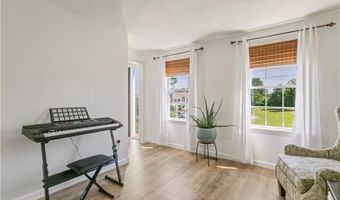 6 Fleuette Dr, Bellingham, MA 02019