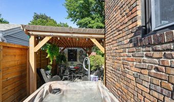 3618 SW 9th St, Des Moines, IA 50315
