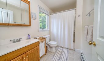 208 Congress St, Belfast, ME 04915