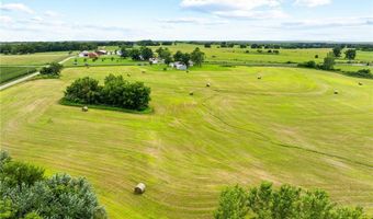 9012 NW State Route 52 Hwy, Amoret, MO 64722