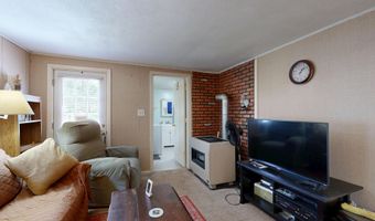 1776 Riverside Dr, Auburn, ME 04210