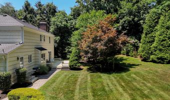 11 Lyon Rd, Middletown, NJ 07748