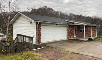 105 Lincoln Hts, Alum Creek, WV 25003