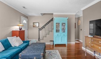 280 Carmel Woods Dr, Ballwin, MO 63021