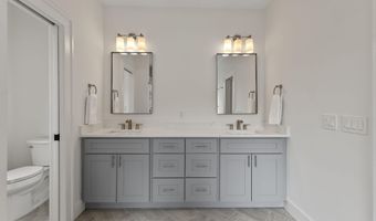 414 N MONROE St, Arlington, VA 22201