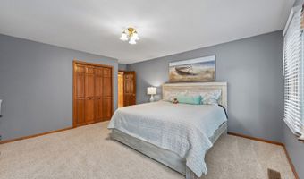 14 Hampton Ct, Algonquin, IL 60102