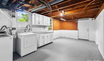 28 Pine Ln, Asheville, NC 28806