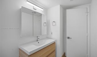 1000 W Island Blvd 504, Aventura, FL 33160