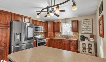 614 S Roche St, Knoxville, IA 50138