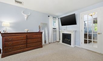 17 Wolfpits Rd, Bethel, CT 06801