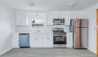 33 E 42ND St 4, Bayonne, NJ 07002