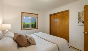 24950 NE AIRPORT Rd, Aurora, OR 97002