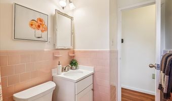 941 N MCKINLEY Rd, Arlington, VA 22205