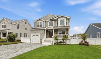 30 Berger Ave, Amityville, NY 11701