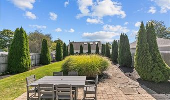 5 Lowndes St, Newport, RI 02840