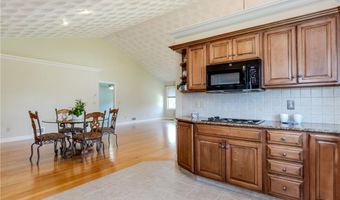 3 Sweet Corn Dr, Cranston, RI 02921