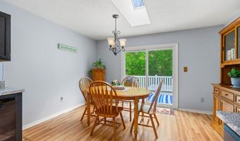 37 Wicken Sq, Albany, NY 12205