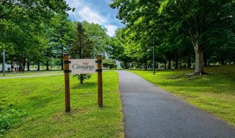 5 Knauf Ln, Albany, NY 12211