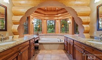 1533 Pine Lakes Ranch Dr, Cascade, ID 83611