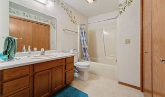 1670 W ROSELAWN Dr, Appleton, WI 54914