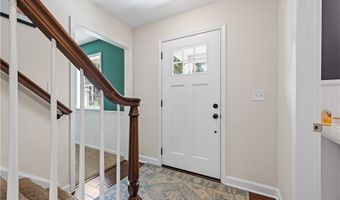 292 Summerhill Dr, Aurora, OH 44202