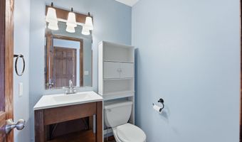 302 Willard Dr, Auburn, IN 46706