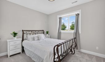 5215 Windrose Ln, Ames, IA 50014