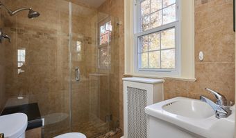 2913 24TH St N, Arlington, VA 22207