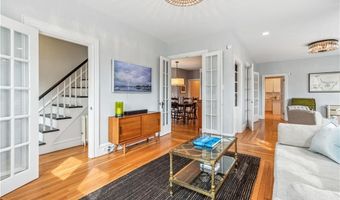 101 County Rd, Barrington, RI 02806