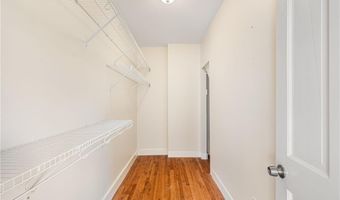 7 Marsh St, Newport, RI 02840