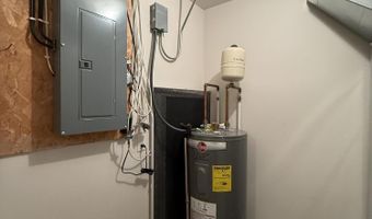 1512 Olive Dr, Aberdeen, SD 57401