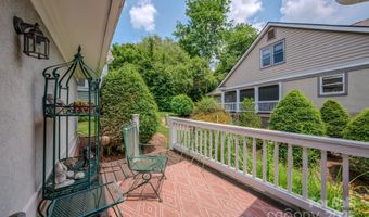 8 Creekside Way, Asheville, NC 28804