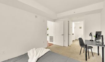 880 N POLLARD St 801, Arlington, VA 22203