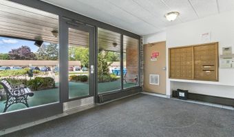 1207 S Old Wilke Rd 303, Arlington Heights, IL 60005